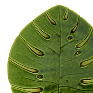 Folha Decorativa de Cerâmica Costela de Adão, um lindo item decorativo da linha Leaf da Lyor, feito em cerâmica essa peça lembra uma grande folha